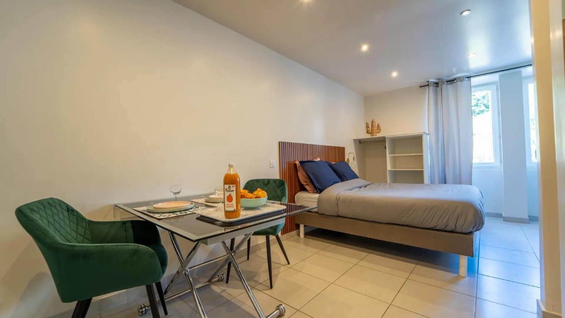 Charmant Studio Avec Parking Gratuit Vals-les-Bains 0*,  France